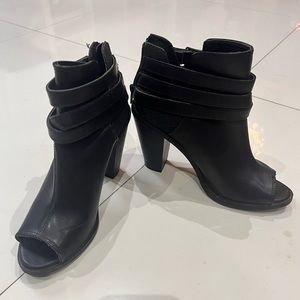 Simply Vera open toed booties